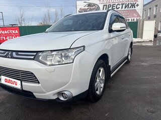 2012 Mitsubishi Outlander III, белый, 1350000 рублей, вид 2
