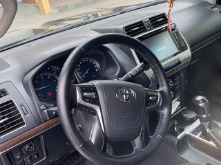2018 Toyota Land Cruiser Prado 150 Series Рестайлинг 2, чёрный, 5100000 рублей, вид 3
