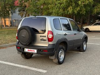 2013 Chevrolet Niva I Рестайлинг, серебристый, 580000 рублей, вид 5