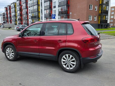 2016 Volkswagen Tiguan I Рестайлинг, красный, 990000 рублей, вид 5