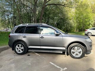 2008 Volkswagen Touareg I Рестайлинг, серый, 1599999 рублей, вид 5