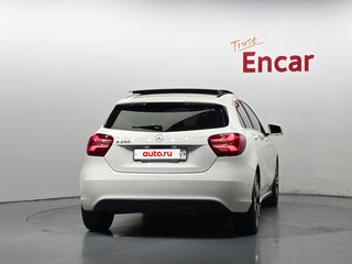2018 Mercedes-Benz A-Класс 200 III (W176) Рестайлинг, белый, 1250002 рублей, вид 3
