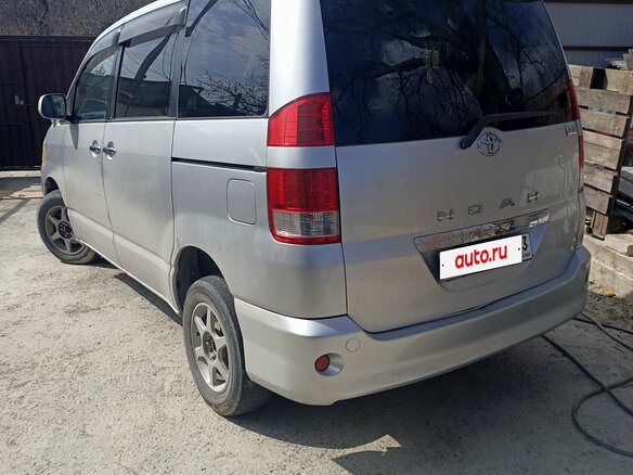 2007 Toyota Noah I (R60), серый, 980000 рублей - вид 2