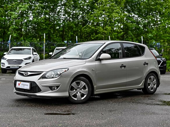 2010 Hyundai i30 I, бежевый