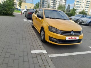 2015 Volkswagen Polo V Рестайлинг, жёлтый, 450000 рублей, вид 1