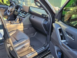2021 Toyota Land Cruiser 300 Series, чёрный, 10900000 рублей, вид 5