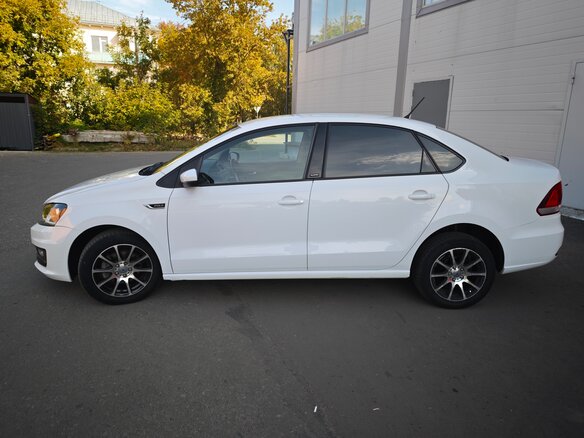 2016 Volkswagen Polo V Рестайлинг, белый, 1050000 рублей - вид 8