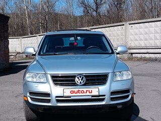 2005 Volkswagen Touareg I, серебристый, 900000 рублей, вид 1