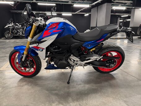 2025 BMW F 900 R, синий, 1370000 рублей, вид 4