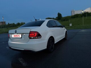 2017 Volkswagen Polo V Рестайлинг, белый, 860000 рублей, вид 2