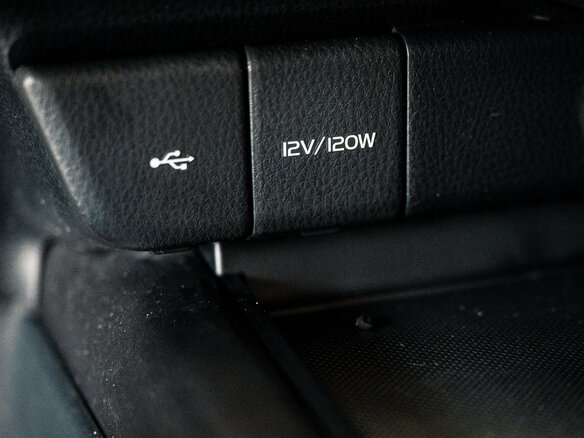 2021 Toyota Camry VIII (XV70) Рестайлинг, белый - вид 26