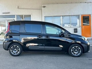 2022 Toyota Sienta III, чёрный, 1250121 рублей, вид 3