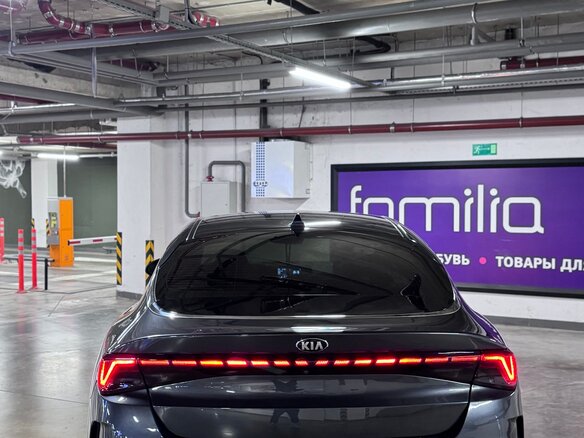 2020 Kia K5 III, серый, 2350000 рублей - вид 8
