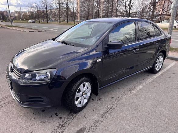 2013 Volkswagen Polo V, чёрный, 730000 рублей - вид 4