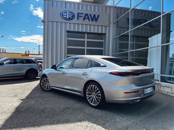 2024 FAW Bestune B70 I Рестайлинг, серебристый - вид 3