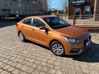2017 Hyundai Solaris II, оранжевый, 950000 рублей, вид 4
