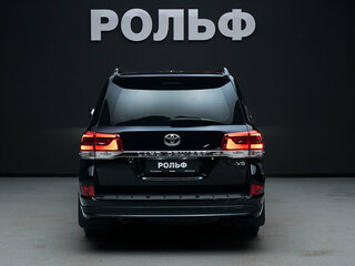2018 Toyota Land Cruiser 200 Series Рестайлинг 2, чёрный, 6490000 рублей, вид 4