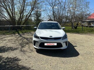 2020 Kia Rio IV, белый, 1880000 рублей, вид 1