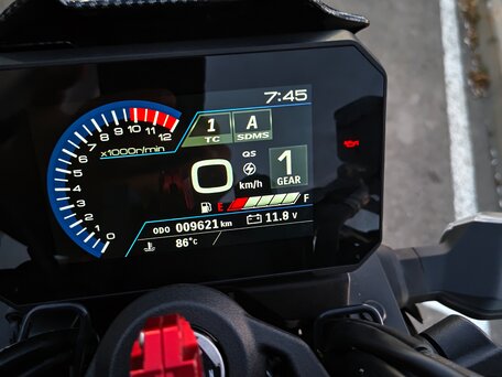 2023 Suzuki GSX-8S, чёрный, 735000 рублей, вид 4