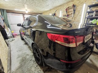 2015 Kia Rio III Рестайлинг, чёрный, 965000 рублей, вид 3