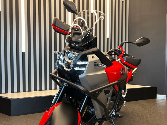 2026 QJMotor SVT 650 X, красный, 729000 рублей - вид 15