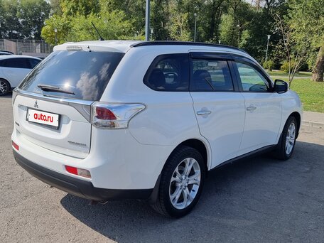 2012 Mitsubishi Outlander III, белый, 1490000 рублей, вид 4