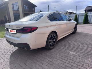 2021 BMW 5 серии 530e VII (G30/G31/G38) Рестайлинг, белый, 4900000 рублей, вид 4