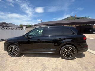 2020 Audi Q7 55 TFSI II (4M) Рестайлинг, чёрный, 6100000 рублей, вид 4