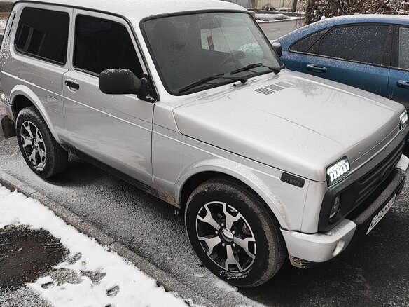 2017 Lada (ВАЗ) 2121 (4x4) Urban I Рестайлинг, серебристый, 510000 рублей - вид 2