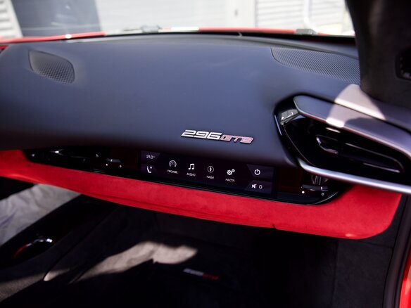 2023 Ferrari 296 GTB, красный, 34750000 рублей - вид 16