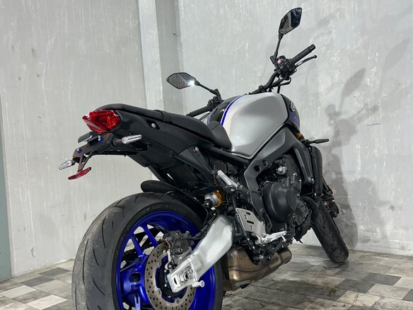 2022 Yamaha MT-09 (FZ-09), серый, 1065000 рублей - вид 6
