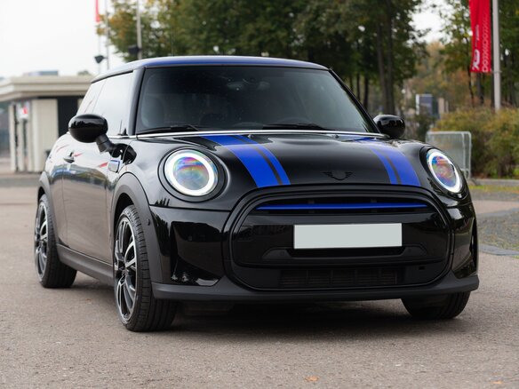 2021 Mini Hatch Cooper III (F55/F56) Рестайлинг 2, чёрный, 3790000 рублей - вид 14