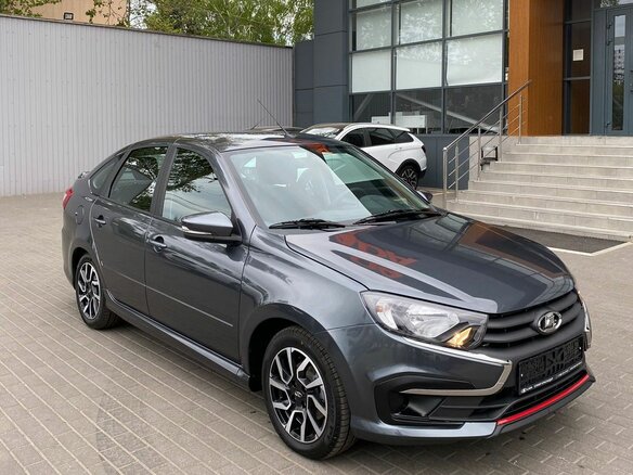 2026 Lada (ВАЗ) Granta Sportline I Рестайлинг, серый, 1424000 рублей - вид 2