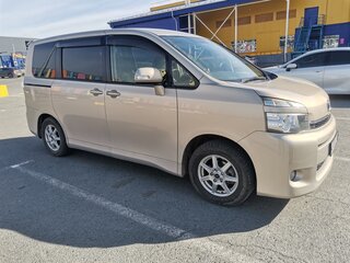 2013 Toyota Voxy II (R70) Рестайлинг, серый, 1620000 рублей, вид 2