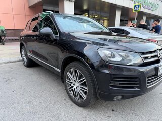2013 Volkswagen Touareg II, чёрный, 2380000 рублей, вид 2