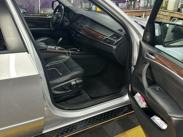 2007 BMW X5 3.0si II (E70), серебристый, 1550000 рублей - вид 13