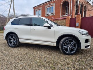 2011 Volkswagen Touareg II, белый, 2290000 рублей, вид 5
