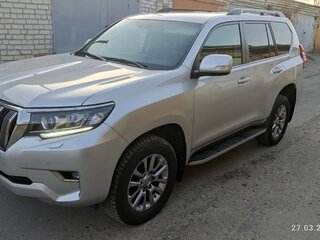 2018 Toyota Land Cruiser Prado 150 Series Рестайлинг 2, серебристый, 5500000 рублей, вид 3