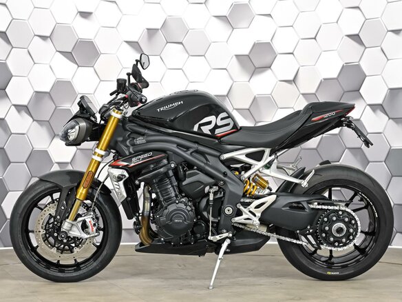 2022 Triumph Speed Triple, чёрный, 1379000 рублей - вид 3