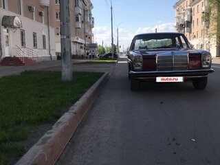 1970 Mercedes-Benz W115 220, красный, 650000 рублей, вид 2