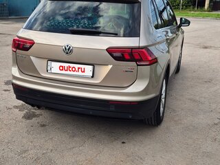 2017 Volkswagen Tiguan II, бежевый, 2100000 рублей, вид 3