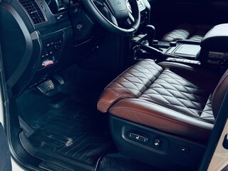 2016 Toyota Land Cruiser 200 Series Рестайлинг 2, белый, 5555555 рублей, вид 4
