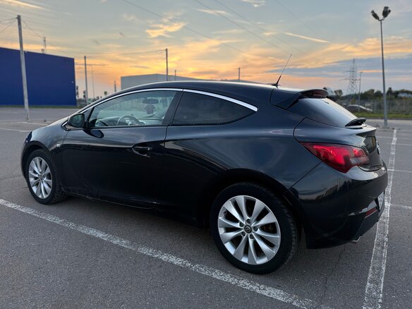 2012 Opel Astra GTC J Рестайлинг, чёрный, 840000 рублей - вид 3