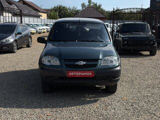 2009 Chevrolet Niva I Рестайлинг, зелёный, 440000 рублей, вид 2