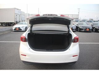 2017 Mazda Axela III Рестайлинг, белый, 1040005 рублей, вид 4