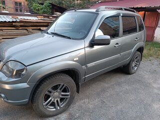 2017 Chevrolet Niva I Рестайлинг, серый, 700000 рублей, вид 3
