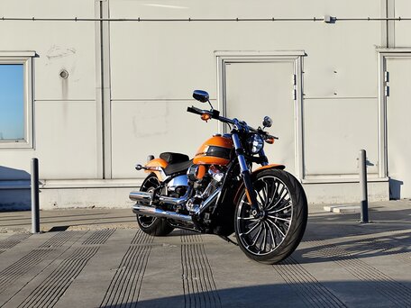 2023 Harley-Davidson Breakout, оранжевый, 1990000 рублей, вид 2