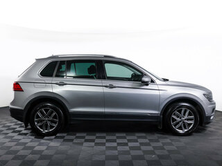 2017 Volkswagen Tiguan II, серебристый, 1790000 рублей, вид 4