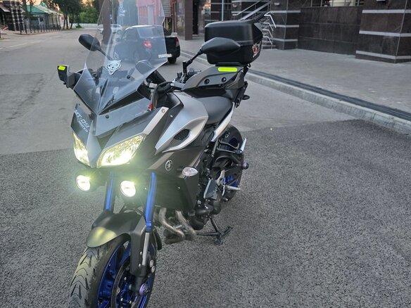 2015 Yamaha MT-09 Tracer (FJ-09), серый, 739000 рублей - вид 11