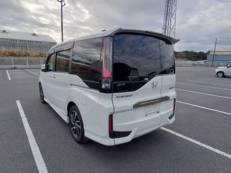 2022 Honda Stepwgn Spada V Рестайлинг, белый, 2100000 рублей, вид 3